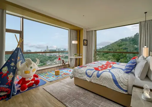 Classic Ultraman And Sea View Suite