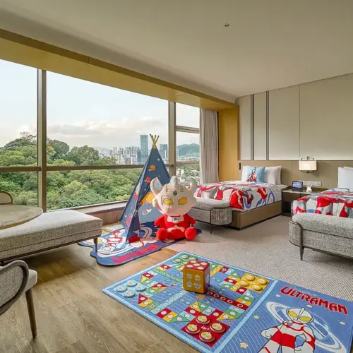 Classic Ultraman Deluxe Mountain View Twin Room